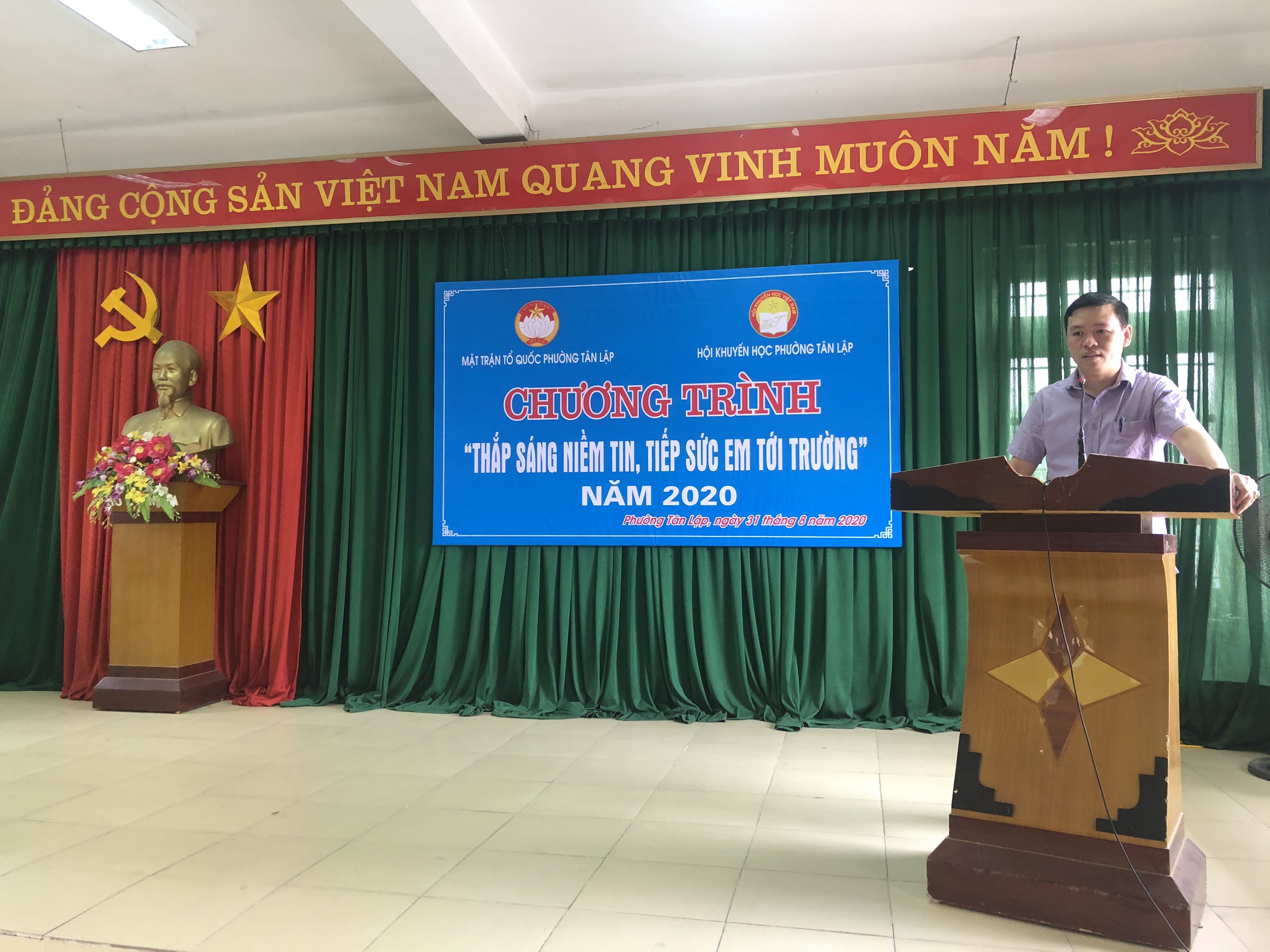 Đồng chí Dương Anh Tuấn - Phó Bí thư Đảng ủy, Chủ tịch UBND phường phát biểu tại chương trình